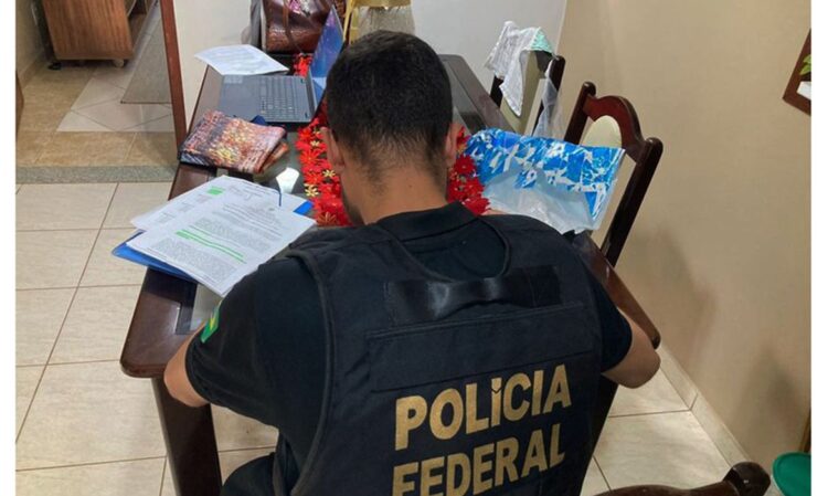 Polícia Federal deflagrou a operação Ulysses, visando cumprir cinco mandados de busca e apreensão e três mandados de prisão temporária de investigados nos atos antidemocráticos - Foto: PF/Via Agência Brasil.