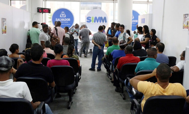 O atendimento está sendo realizado de forma presencial e remota, via WhatsApp Foto: Secom/PMS