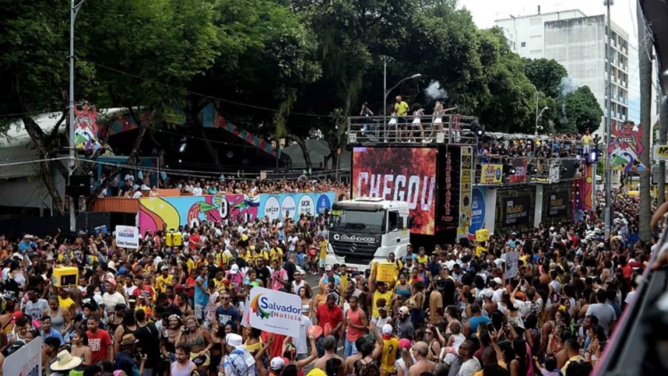 Neste sábado (18), tanto o circuito Dodô (Barra/Ondina) quanto o tradicional Osmar (Campo Grande) trarão opções de grandes nomes da música baiana para o folião se divertir.