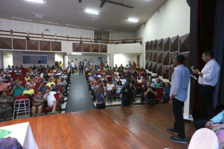 Evento aconteceu no Centro Cultural, e contou com a presença dos trabalhadores da Feira Livre