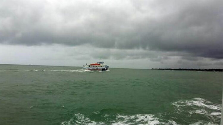 O tempo na Ilha de Itaparica está fechado, mas o mar tem condições normais de navegação. Foto: Astramab/Divulgação.